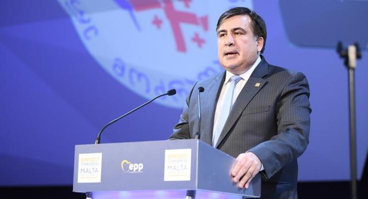 Саакашвили: Путин вонзил ногти мне в колено и пригрозил войной