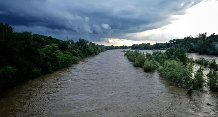 Непогода на Буковине: подтоплены 11 населенных пунктов