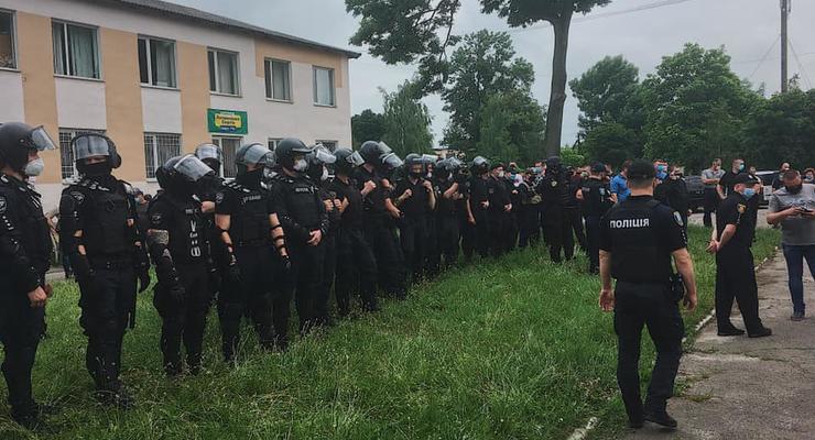 На акции в Ровенской области пострадал начальник патрульной полиции