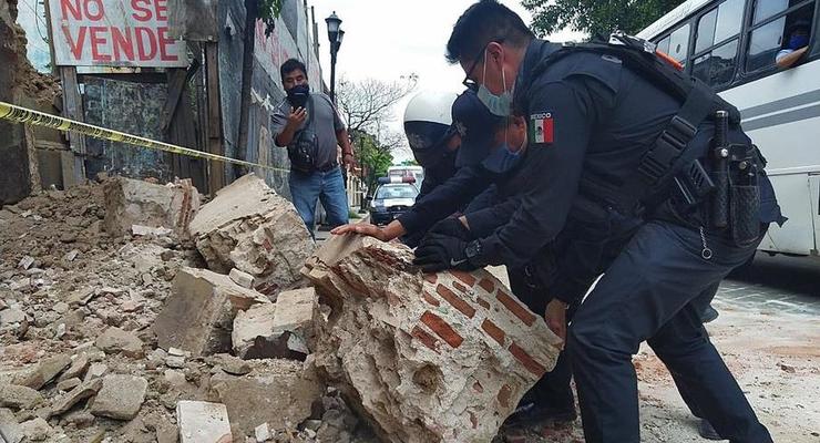 В Мексике выросло число жертв мощного землетрясения