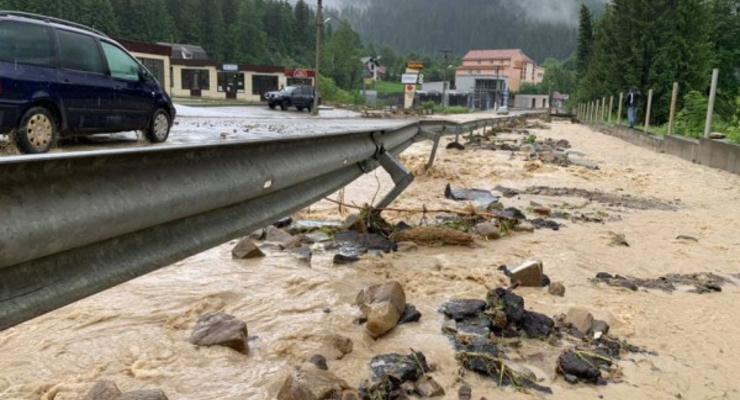 Парадоксы стихии: Из-за потопа город Яремче остался без воды