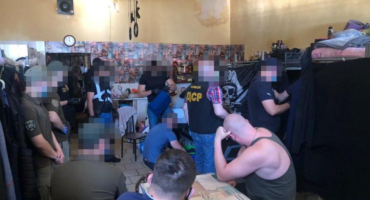В Киеве арестованные “авторитеты” выбивали дань за спокойную отсидку