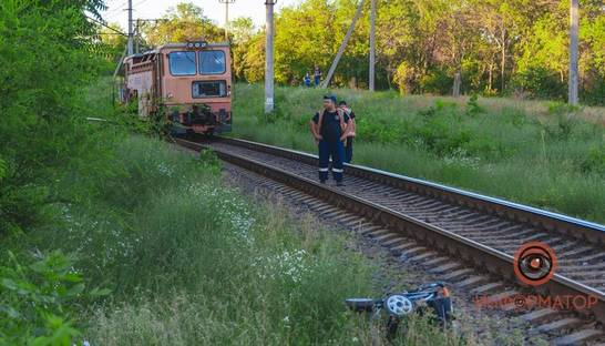 В Днепре поезд сбил коляску с ребенком