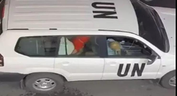 В ООН осудили секс в машине с символикой организации