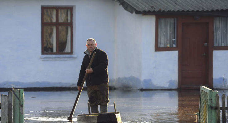 Подтопленных домов на Прикарпатье уже не осталось