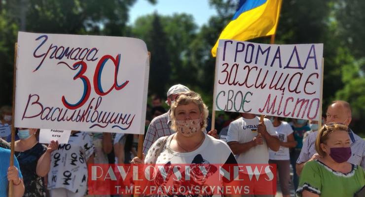 Под Верховной Радой устроили митинг против ликвидации района Киевщины