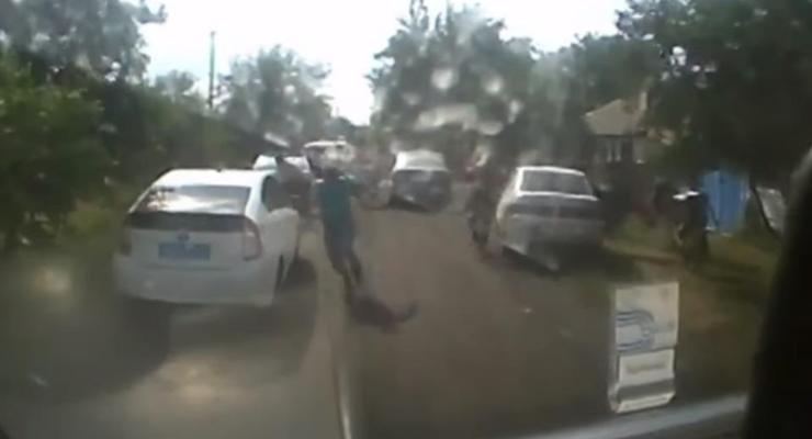 В Ровеньках "дезертир" боевиков взорвал авто с "силовиками" – видео