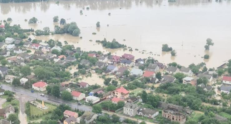 Названы суммы компенсаций жертвам наводнений на Прикарпатье