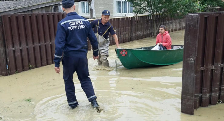ГСЧС предупреждает о новом наводнении на западе страны