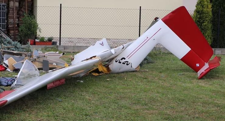 В Польше самолет упал возле частного дома