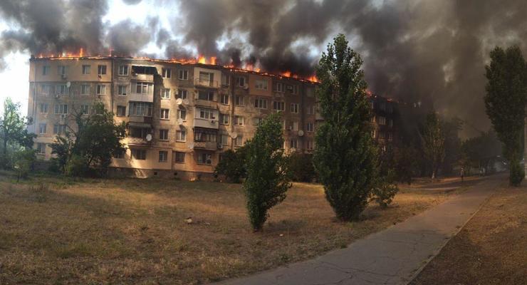 В Новой Каховке горит жилая пятиэтажка: Появились страшные кадры
