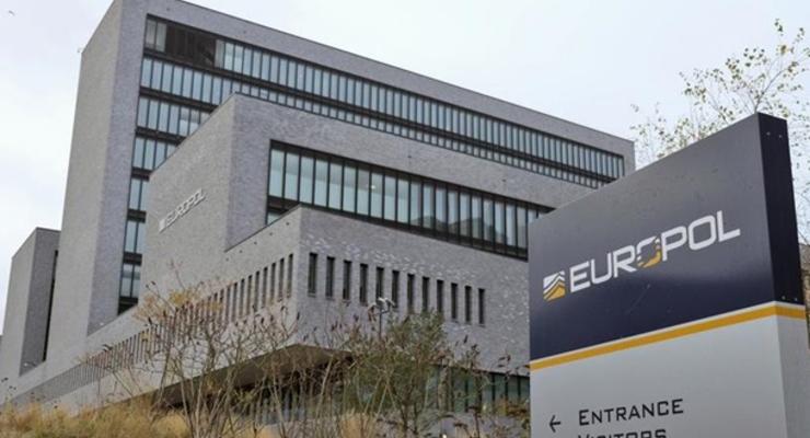 Европол задержал более 700 человек после взлома преступного чата