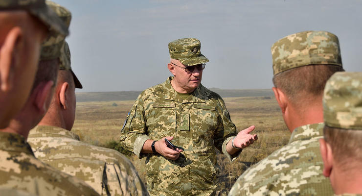 В Украине армию сокращать не будут - Хомчак