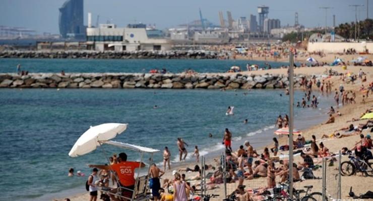 Пляжи Испании массово закрылись из-за нарушения социальной дистанции