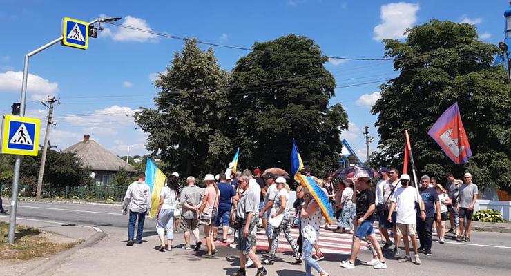 На Буковине протестующие перекрыли автотрассу