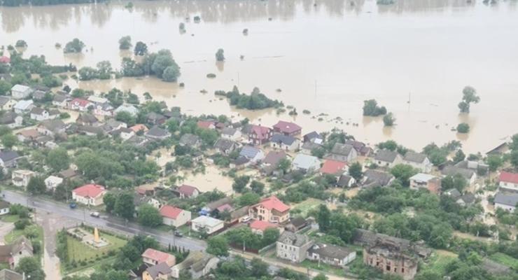 На Прикарпатье еще три села остались без транспорта из-за стихии