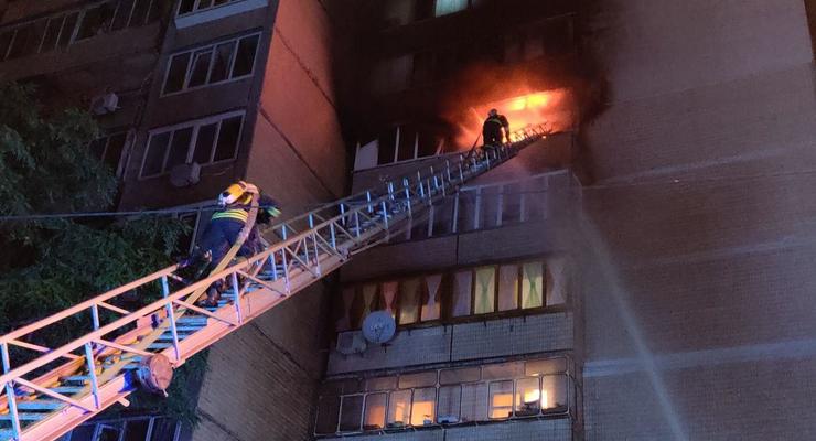 Ночной пожар в столице: Спасено 15 человек