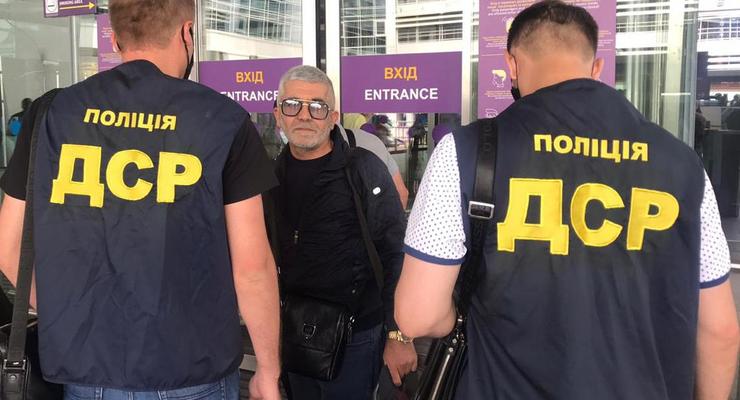 Из Украины выгнали армянского Деда-уголовника