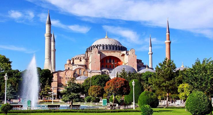 Страсти вокруг Святой Софии: история собора, который хотят сделать мечетью