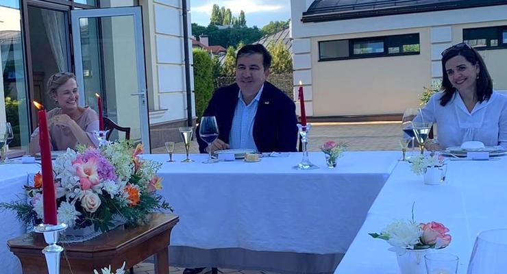 Саакашвили поужинал с послами Большой семерки