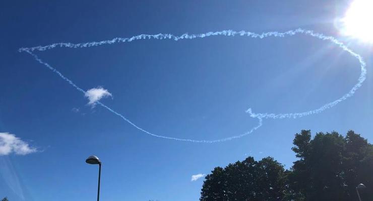 В небе Стокгольма самолеты нарисовали сердца