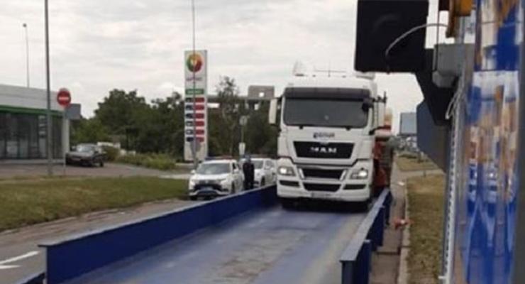 В Киеве перегруз фуры обошелся перевозчику в 6500 евро