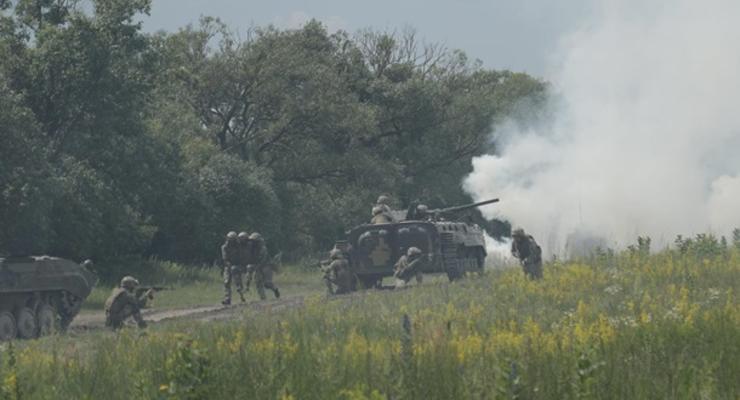 На Донбассе усилились обстрелы, погиб военный