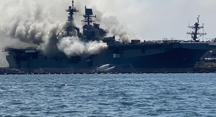 На американском десантном корабле ВМС США произошел взрыв