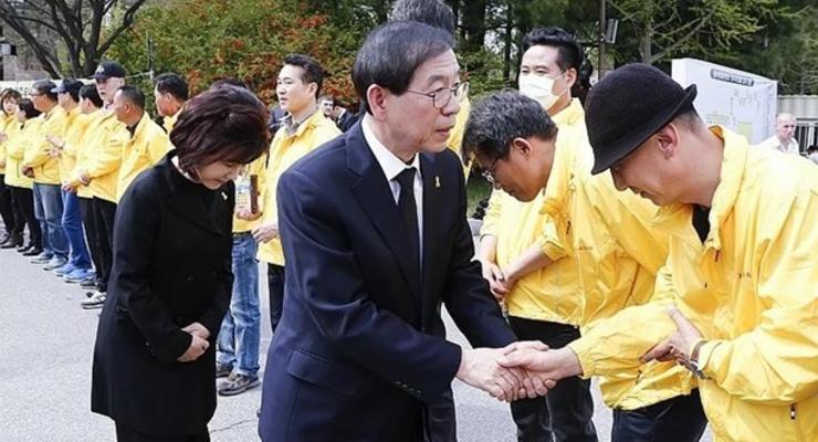 Бывшая секретарша мэра Сеула обвинила его в домогательствах