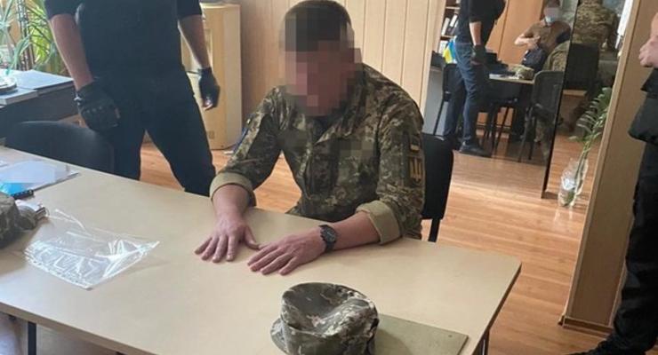 Замруководителя военного лицея в Киеве поймали на взятке