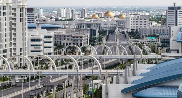 В живущей без коронавируса Туркмении закрыли мечети и остановили поезда