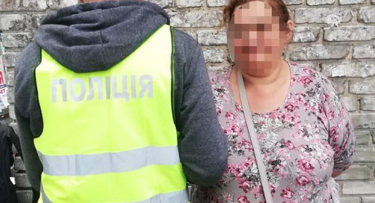 В Киеве уличная “ворожея” выманила у пенсионерки золотые серьги
