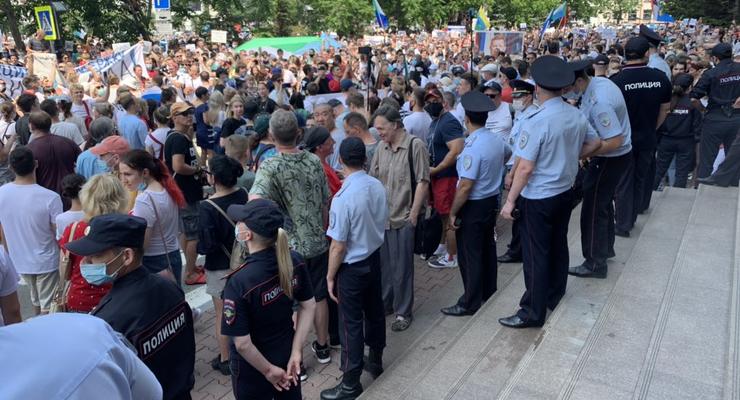 “Отстоим Фургала”: в Хабаровске на митинг вышли десятки тысяч человек