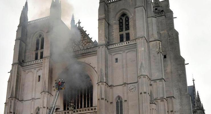 Пожар в древнем соборе Франции: задержан мигрант