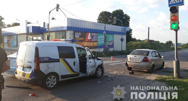 Под Харьковом копы разбили три машины, преследуя пьяного водителя