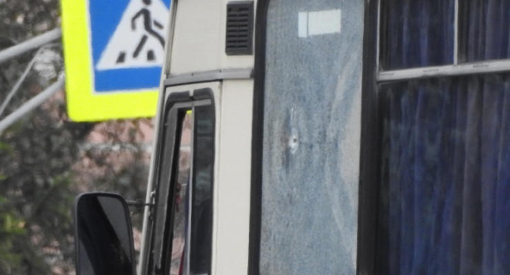У захваченного в Луцке автобуса слышны выстрелы