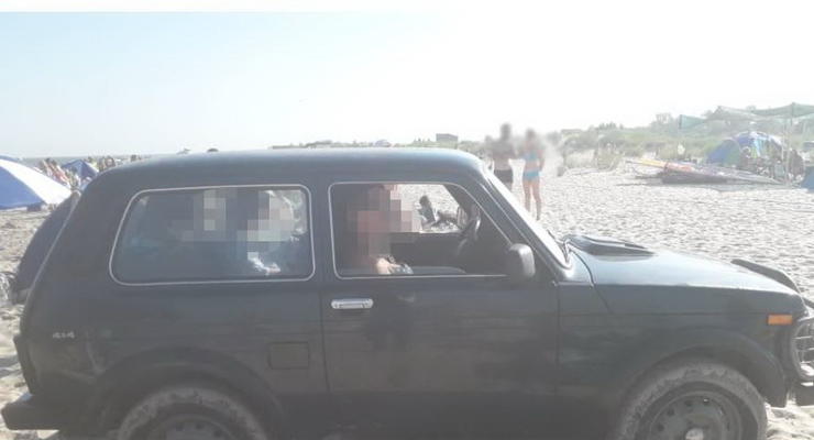 На Одесчине пьяная автомобилистка “давила” курортников на пляже