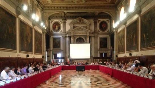 Закон о референдуме: Венецианская комиссия утвердила "срочный вывод"