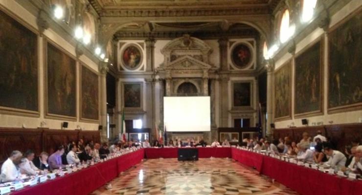 Закон о референдуме: Венецианская комиссия утвердила "срочный вывод"