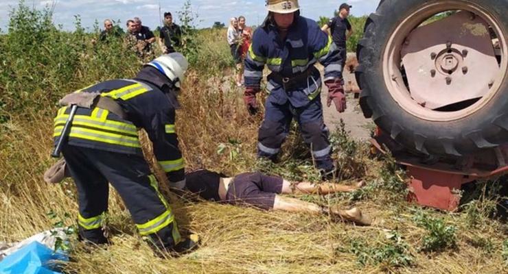 На Днепропетровщине трактор придавил подростков, есть погибший
