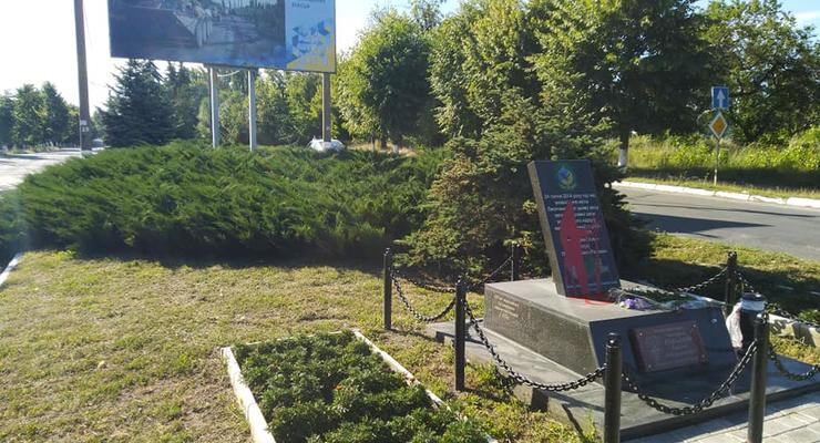 На Луганщине испортили мемориал погибшим воинам АТО