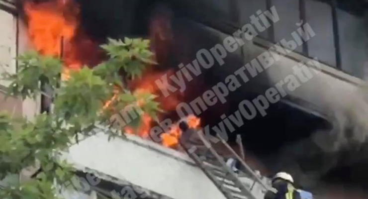 В Киеве во время пожара в высотке погибла женщина, - СМИ