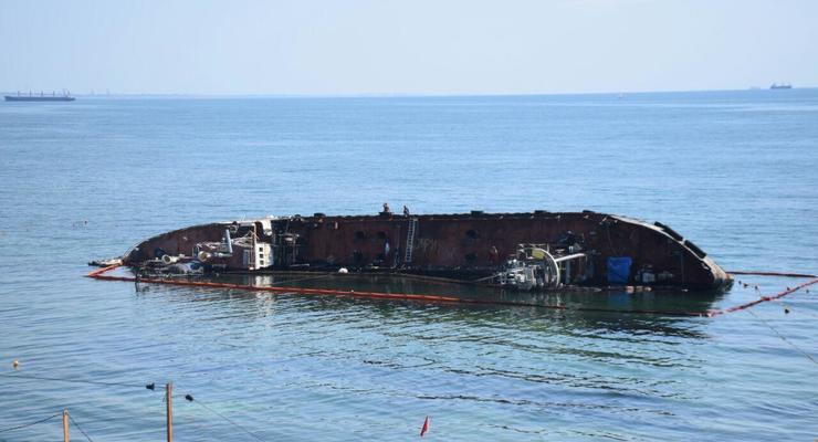В Одессе вновь попробуют поднять танкер Delfi
