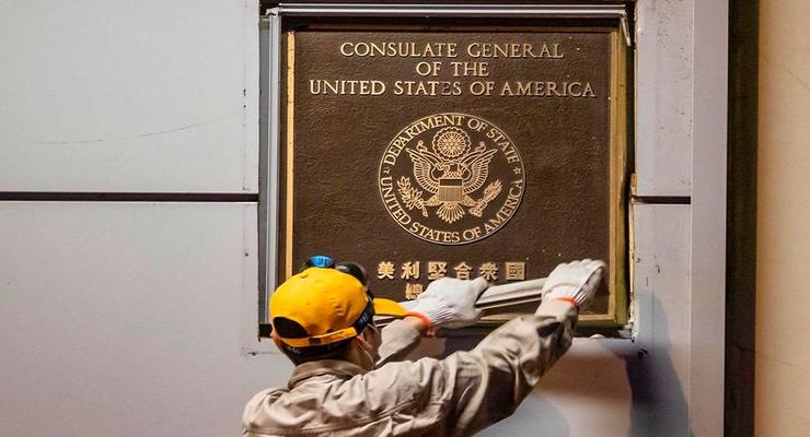 Китай официально закрыл генконсульство США в Чэнду