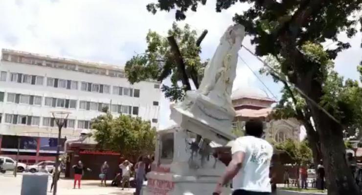 Памятник первой жене Наполеона снесли на Мартинике