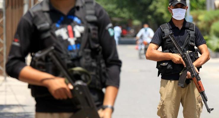 В Пакистане пять полицейских погибли в перестрелке