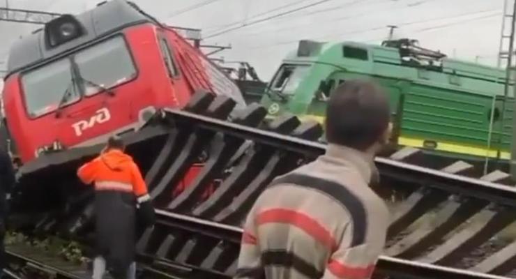 В Петербурге столкнулись два поезда