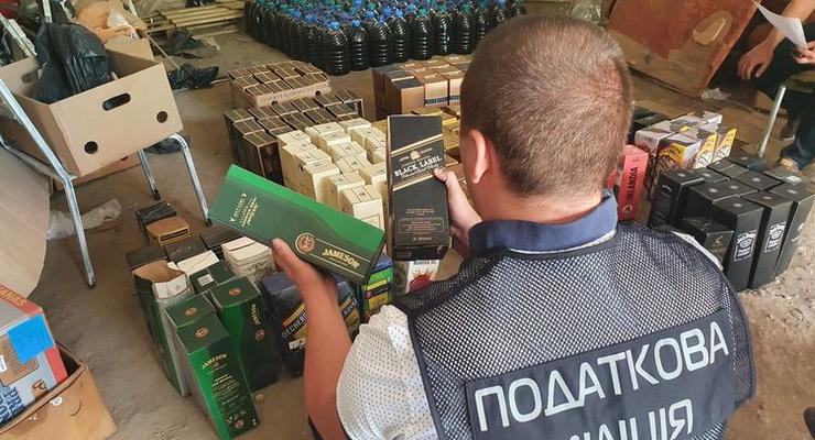 Под Киевом накрыли цех по изготовлению поддельного алкоголя
