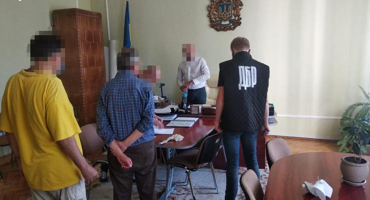 В Черновцах чиновник ОГА требовал "откат" с победителя тендера – ГБР