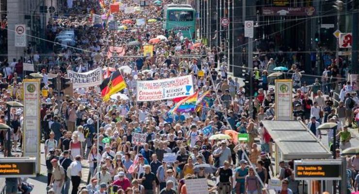 COVID-19: в Берлине массовые протесты из-за карантинных ограничений